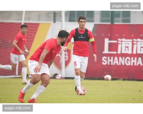 “升班马青岛西海岸阵容解析：五外援配置能否复制奇迹？”